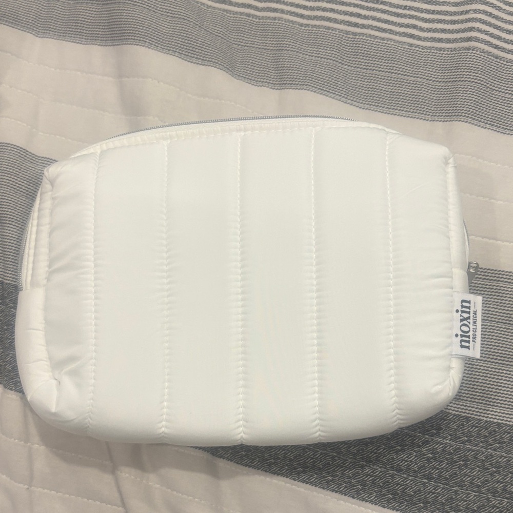 Nioxin White Quilted Women's Accessory Pouch